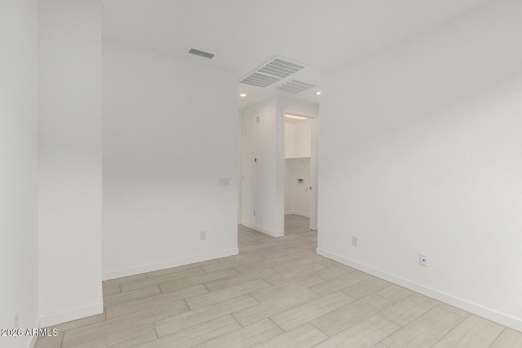 Image 19 of property listing at 5417 W ROYAL PALM Road, Glendale, AZ 85302