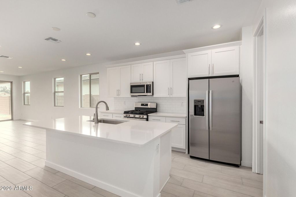 Image 2 of property listing at 5417 W ROYAL PALM Road, Glendale, AZ 85302