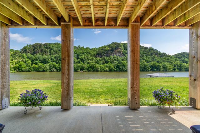 1054 Sunrise Cir, Ashland City, TN 37015