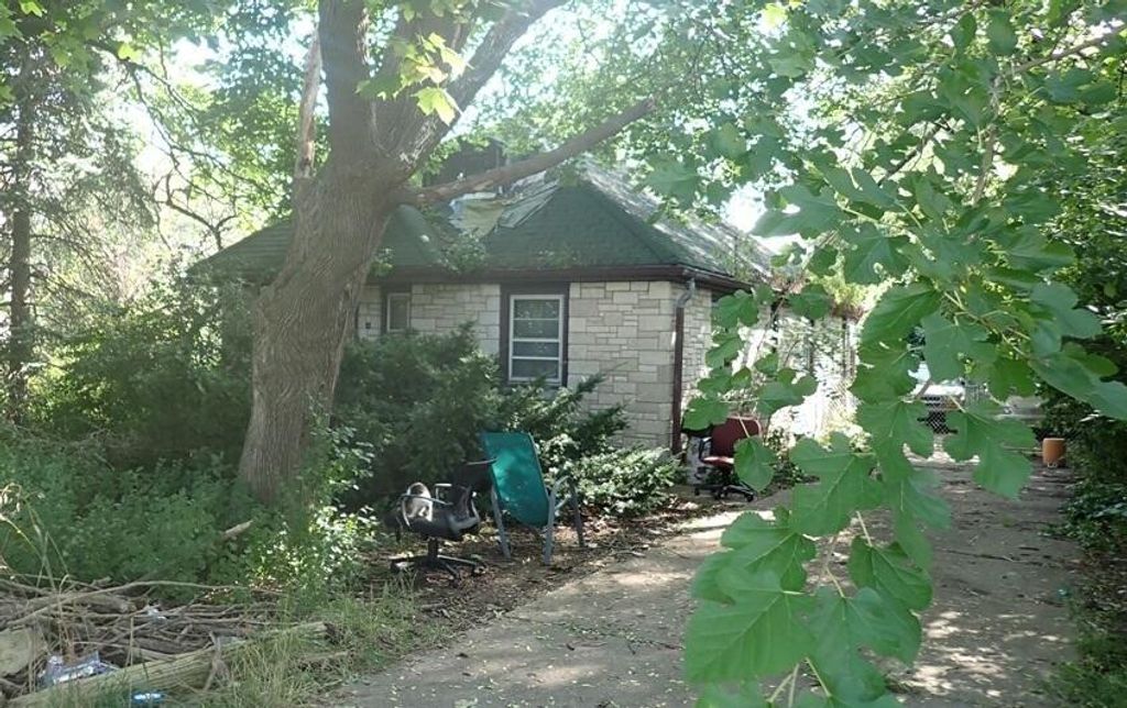 8600 Fond Du Lac AVENUE, Milwaukee, WI 53225