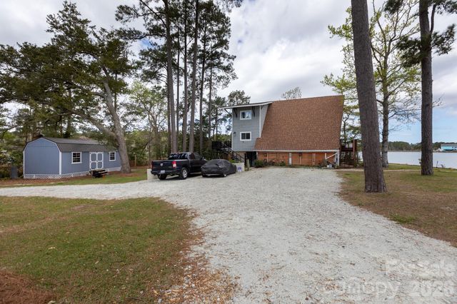 211 Fannie Creek Lane, Sneads Ferry, NC 28460