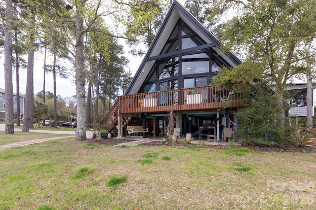 211 Fannie Creek Lane, Sneads Ferry, NC 28460