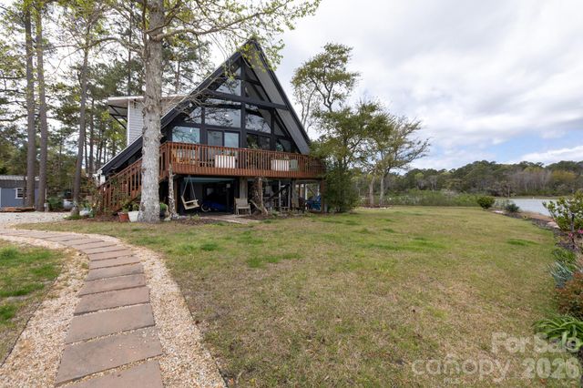 211 Fannie Creek Lane, Sneads Ferry, NC 28460