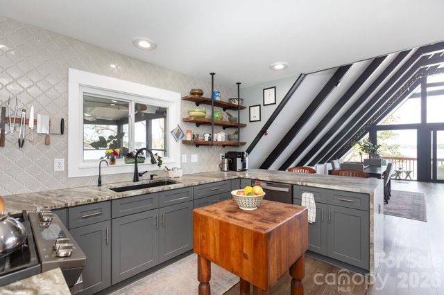 211 Fannie Creek Lane, Sneads Ferry, NC 28460