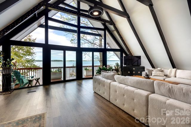 211 Fannie Creek Lane, Sneads Ferry, NC 28460
