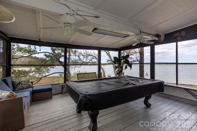 211 Fannie Creek Lane, Sneads Ferry, NC 28460