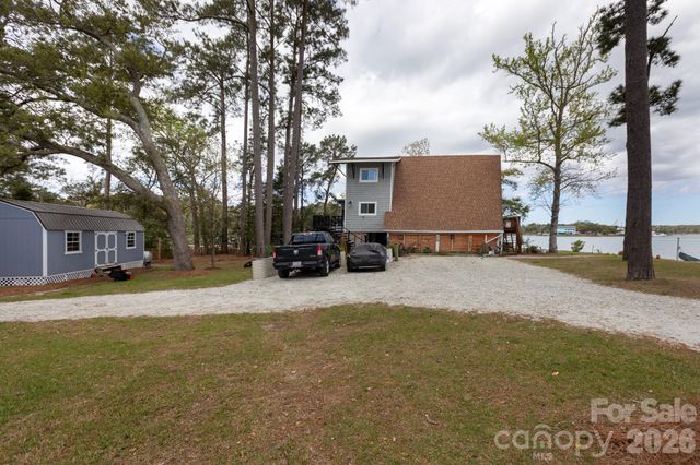 211 Fannie Creek Lane, Sneads Ferry, NC 28460