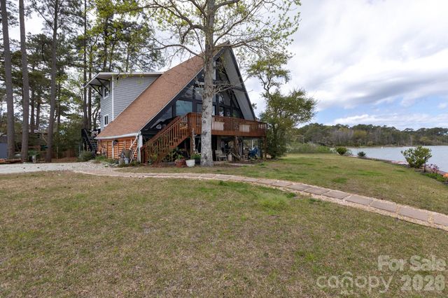 211 Fannie Creek Lane, Sneads Ferry, NC 28460
