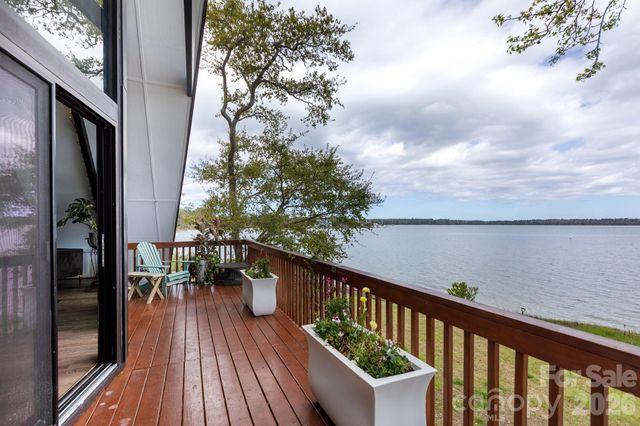 211 Fannie Creek Lane, Sneads Ferry, NC 28460