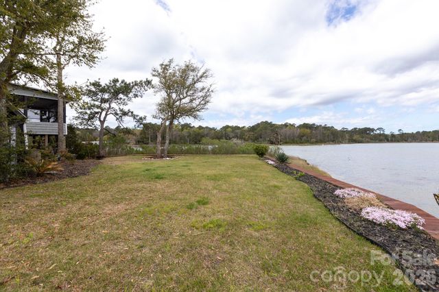 211 Fannie Creek Lane, Sneads Ferry, NC 28460