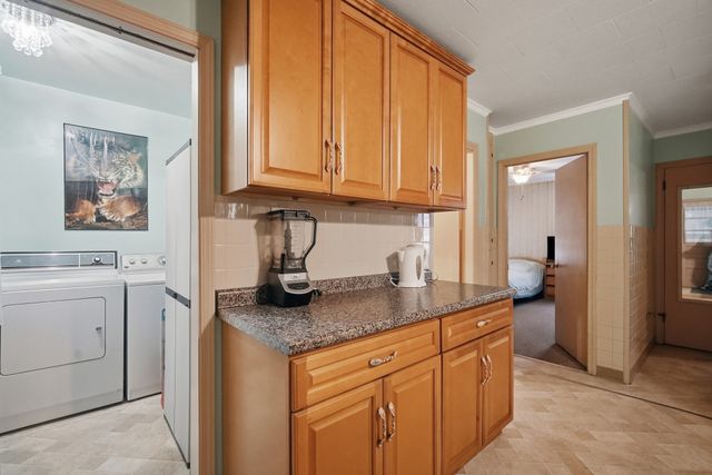 96 Stewart St, Chicopee, MA 01020
