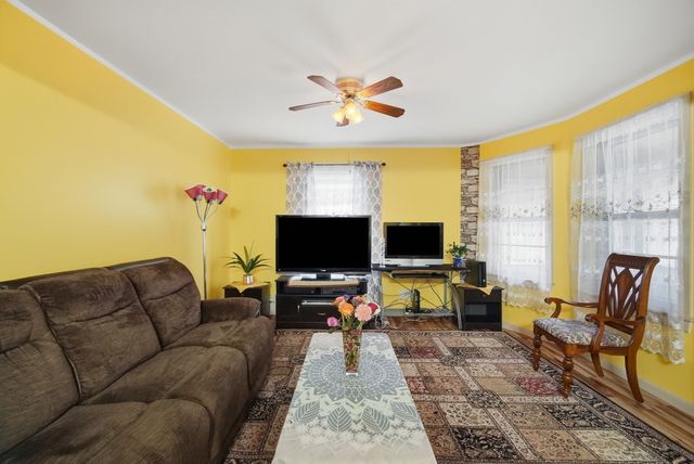 96 Stewart St, Chicopee, MA 01020