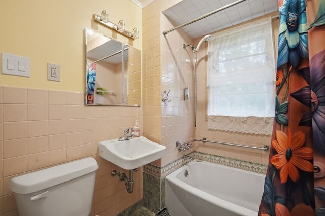 96 Stewart St, Chicopee, MA 01020