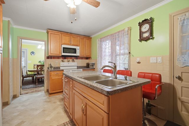 96 Stewart St, Chicopee, MA 01020