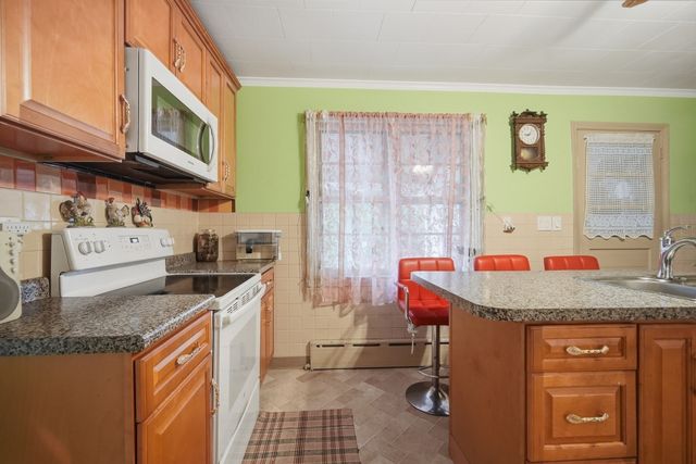 96 Stewart St, Chicopee, MA 01020
