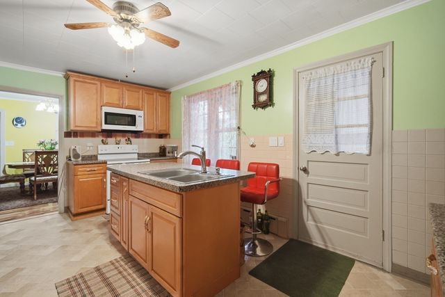 96 Stewart St, Chicopee, MA 01020