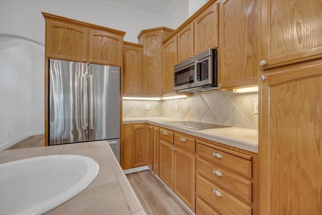 2424 Thaddeous Dr, Escalon, CA 95320