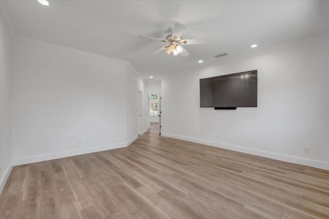 2424 Thaddeous Dr, Escalon, CA 95320