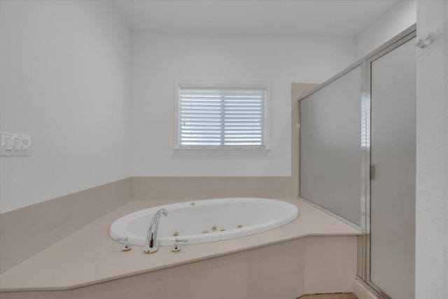 2424 Thaddeous Dr, Escalon, CA 95320
