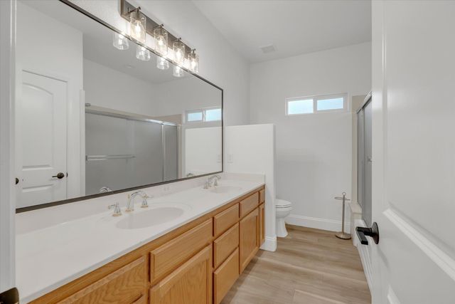 2424 Thaddeous Dr, Escalon, CA 95320