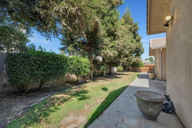 2424 Thaddeous Dr, Escalon, CA 95320