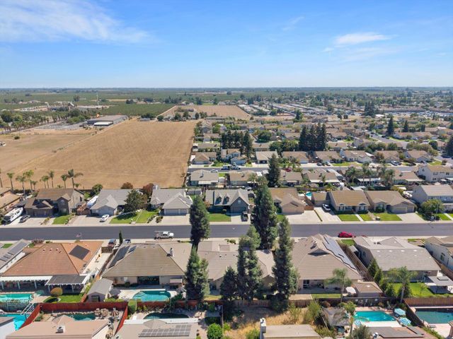 2424 Thaddeous Dr, Escalon, CA 95320