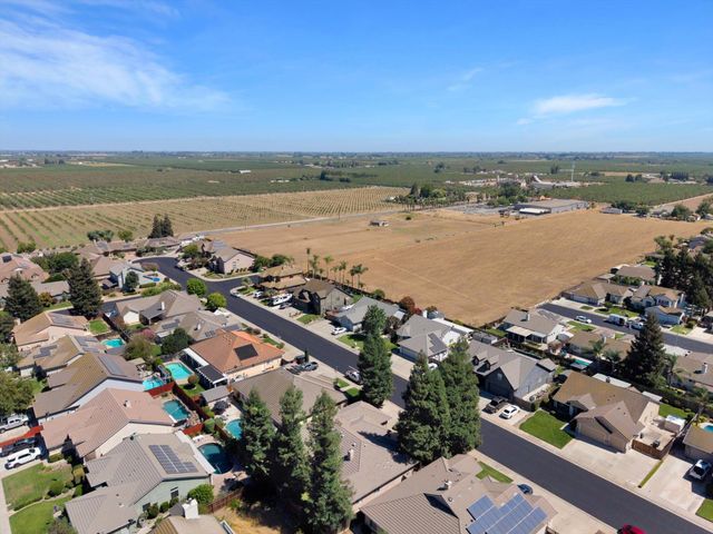 2424 Thaddeous Dr, Escalon, CA 95320