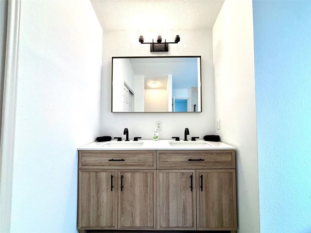 208 Gila Cliff DR, Pflugerville, TX 78660