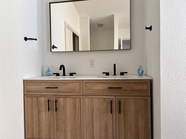 208 Gila Cliff DR, Pflugerville, TX 78660