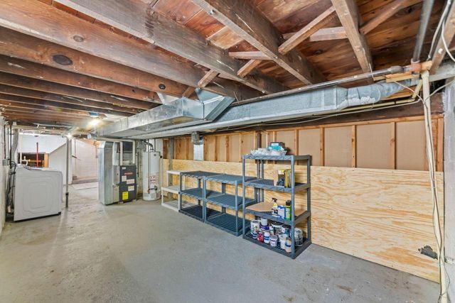 2155 S 89th STREET, West Allis, WI 53227