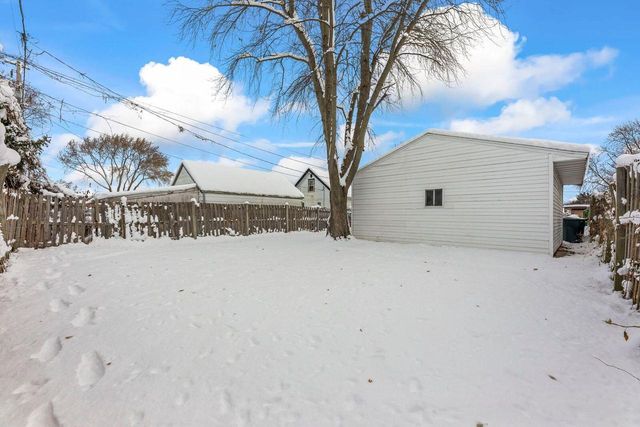 2155 S 89th STREET, West Allis, WI 53227