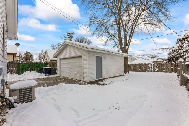 2155 S 89th STREET, West Allis, WI 53227