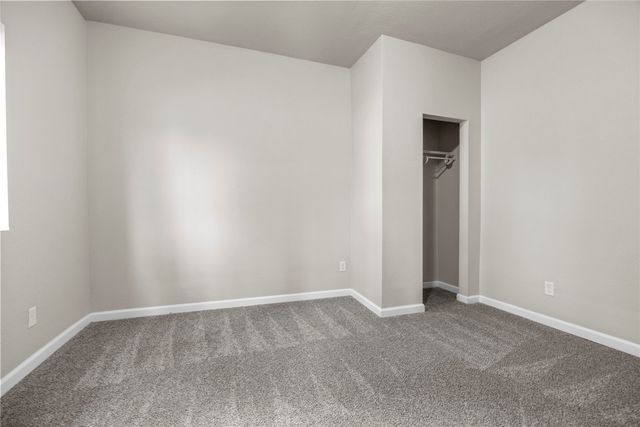 2925 E 37th Street, Des Moines, IA 50317