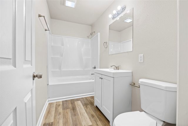 2925 E 37th Street, Des Moines, IA 50317