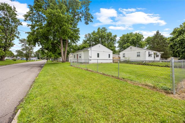 2925 E 37th Street, Des Moines, IA 50317