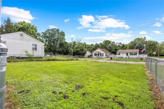 2925 E 37th Street, Des Moines, IA 50317