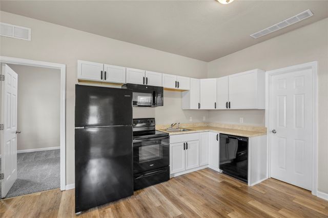 2925 E 37th Street, Des Moines, IA 50317
