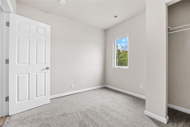 2925 E 37th Street, Des Moines, IA 50317