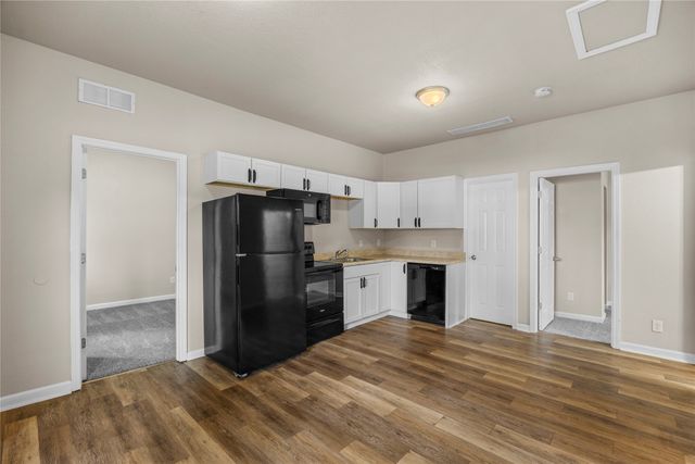 2925 E 37th Street, Des Moines, IA 50317