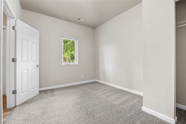 2925 E 37th Street, Des Moines, IA 50317