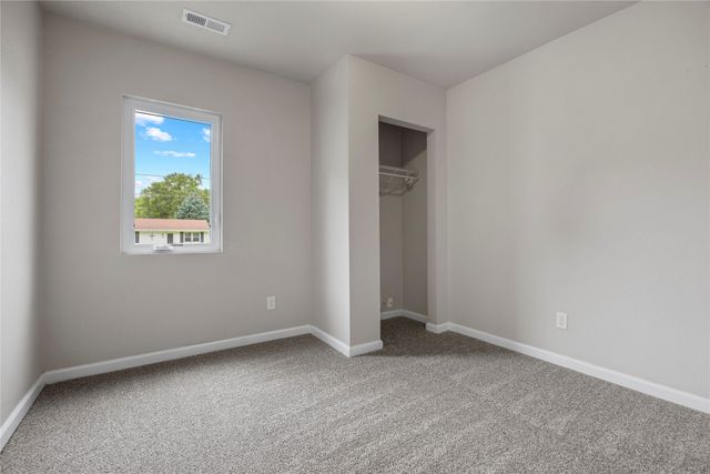 2925 E 37th Street, Des Moines, IA 50317