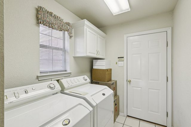 530 Queens Way, Grand Prairie, TX 75052