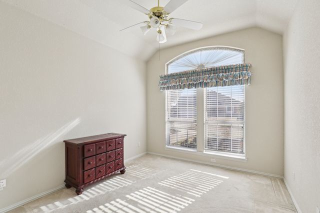 530 Queens Way, Grand Prairie, TX 75052