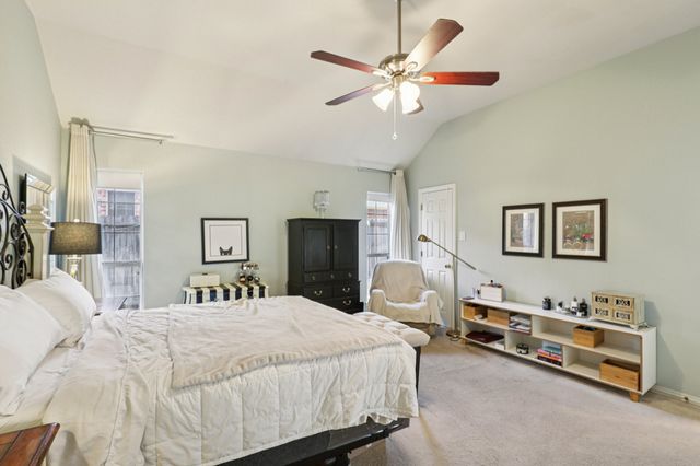 530 Queens Way, Grand Prairie, TX 75052