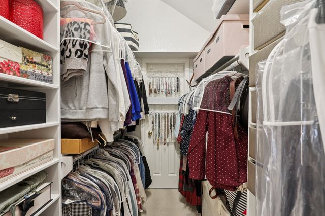 530 Queens Way, Grand Prairie, TX 75052