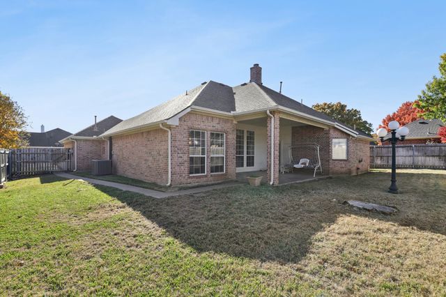530 Queens Way, Grand Prairie, TX 75052