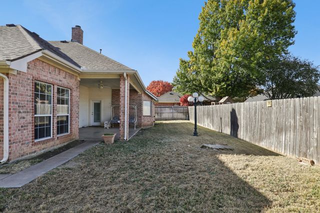 530 Queens Way, Grand Prairie, TX 75052