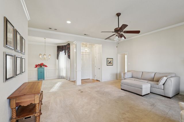 530 Queens Way, Grand Prairie, TX 75052