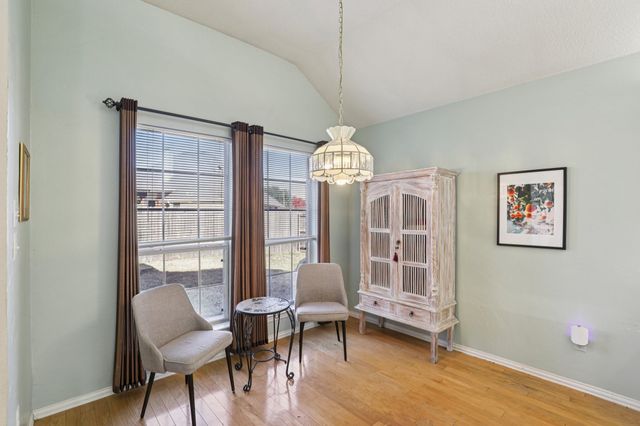 530 Queens Way, Grand Prairie, TX 75052