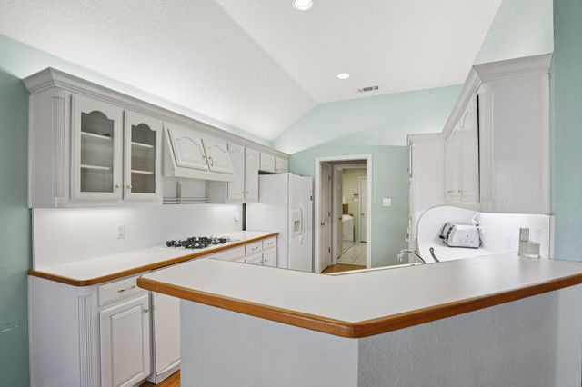 530 Queens Way, Grand Prairie, TX 75052